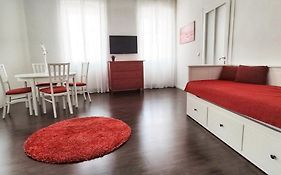 Helle Zweiraumwohnung In Wohngebiet